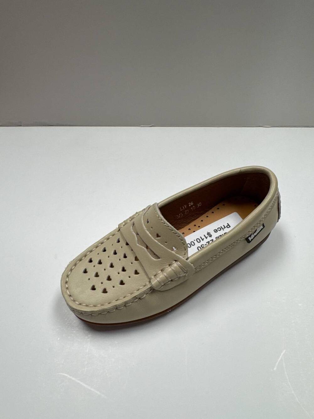 NEW VENETTINI women's liv heart perforated loafer moccasin in stone leather